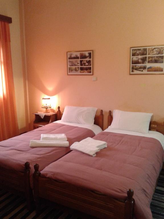 Zephyros Hotel Vitina Buitenkant foto