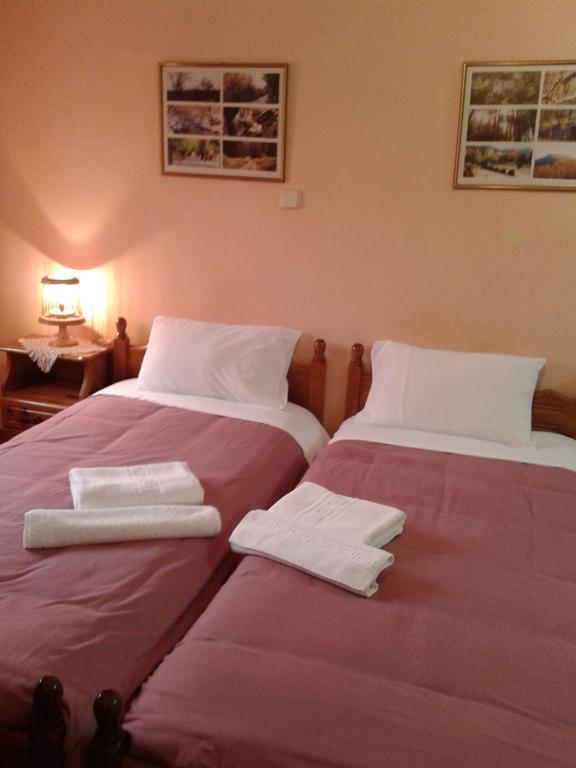 Zephyros Hotel Vitina Buitenkant foto