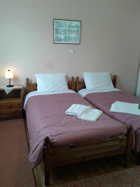 Zephyros Hotel Vitina Buitenkant foto